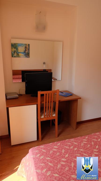 Hotel Mimosa Споторно Екстер'єр фото