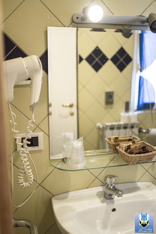 Hotel Mimosa Споторно Екстер'єр фото